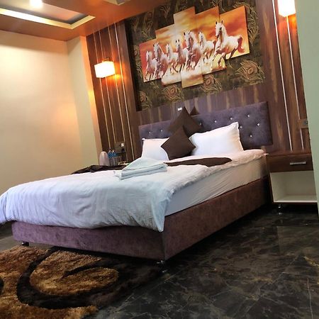 Hotel Hot Pot, Dhangadhi Bagian luar foto