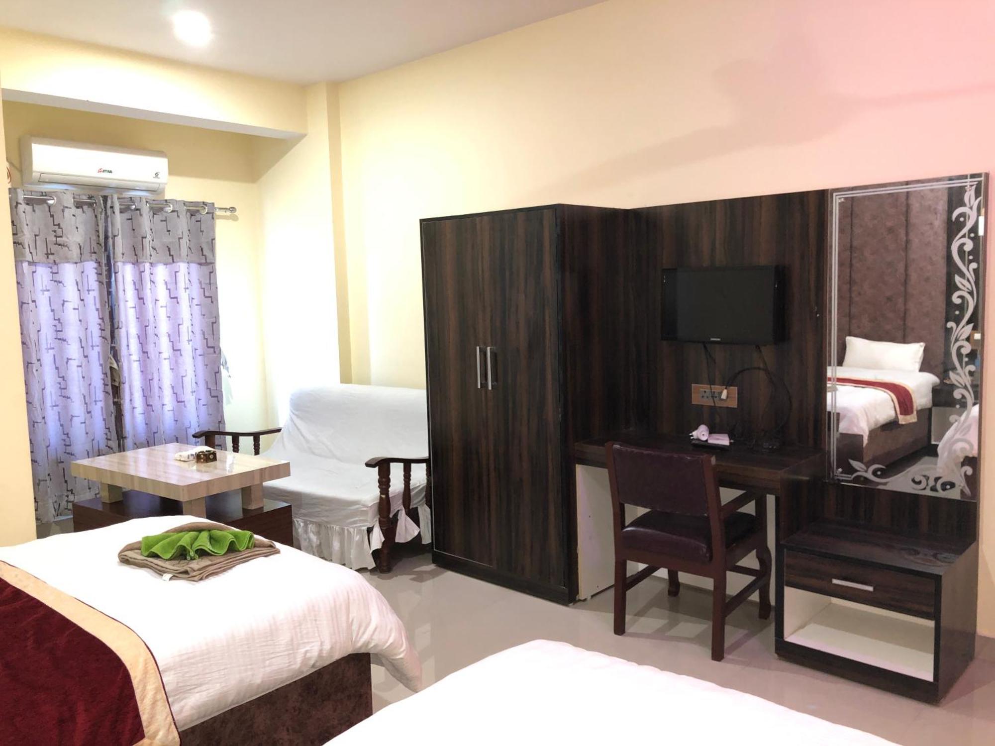 Hotel Hot Pot, Dhangadhi Bagian luar foto