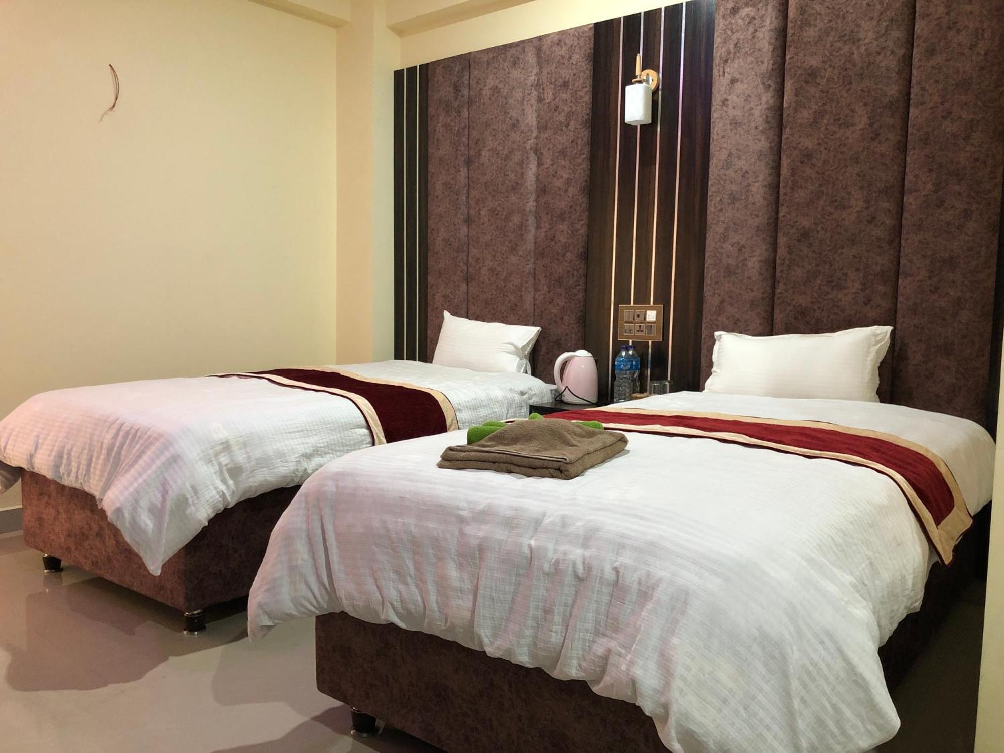 Hotel Hot Pot, Dhangadhi Bagian luar foto