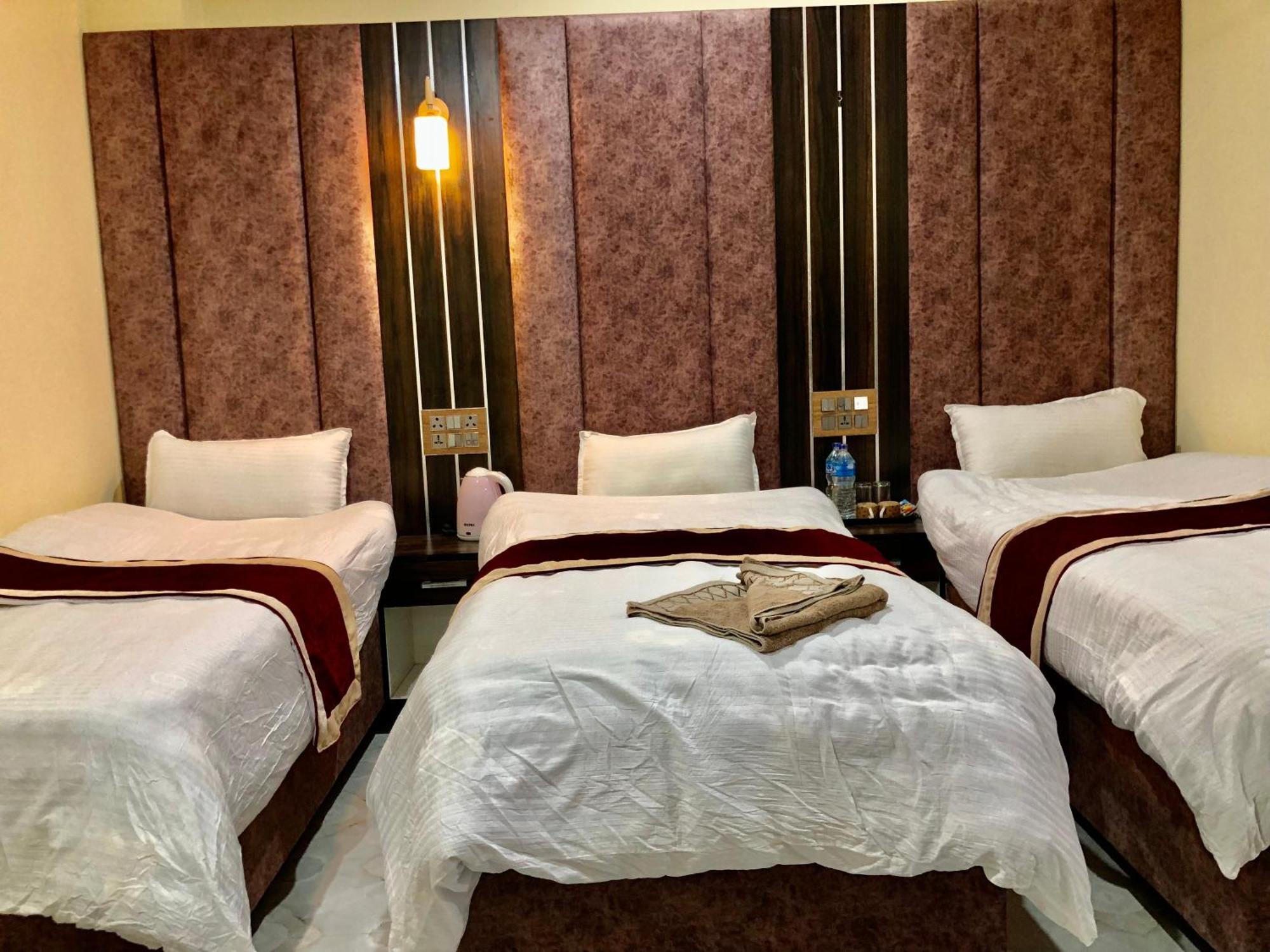 Hotel Hot Pot, Dhangadhi Bagian luar foto