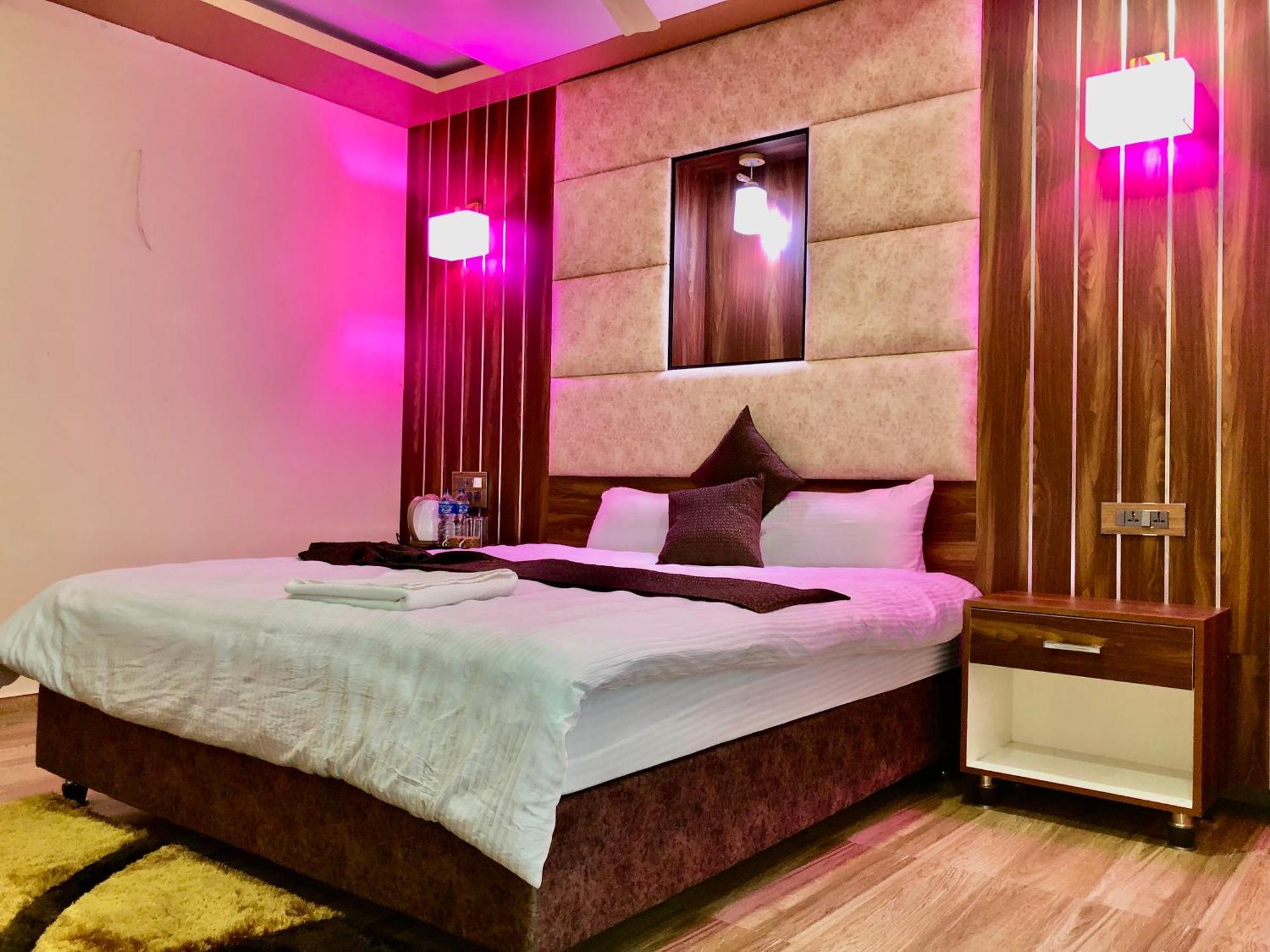 Hotel Hot Pot, Dhangadhi Bagian luar foto
