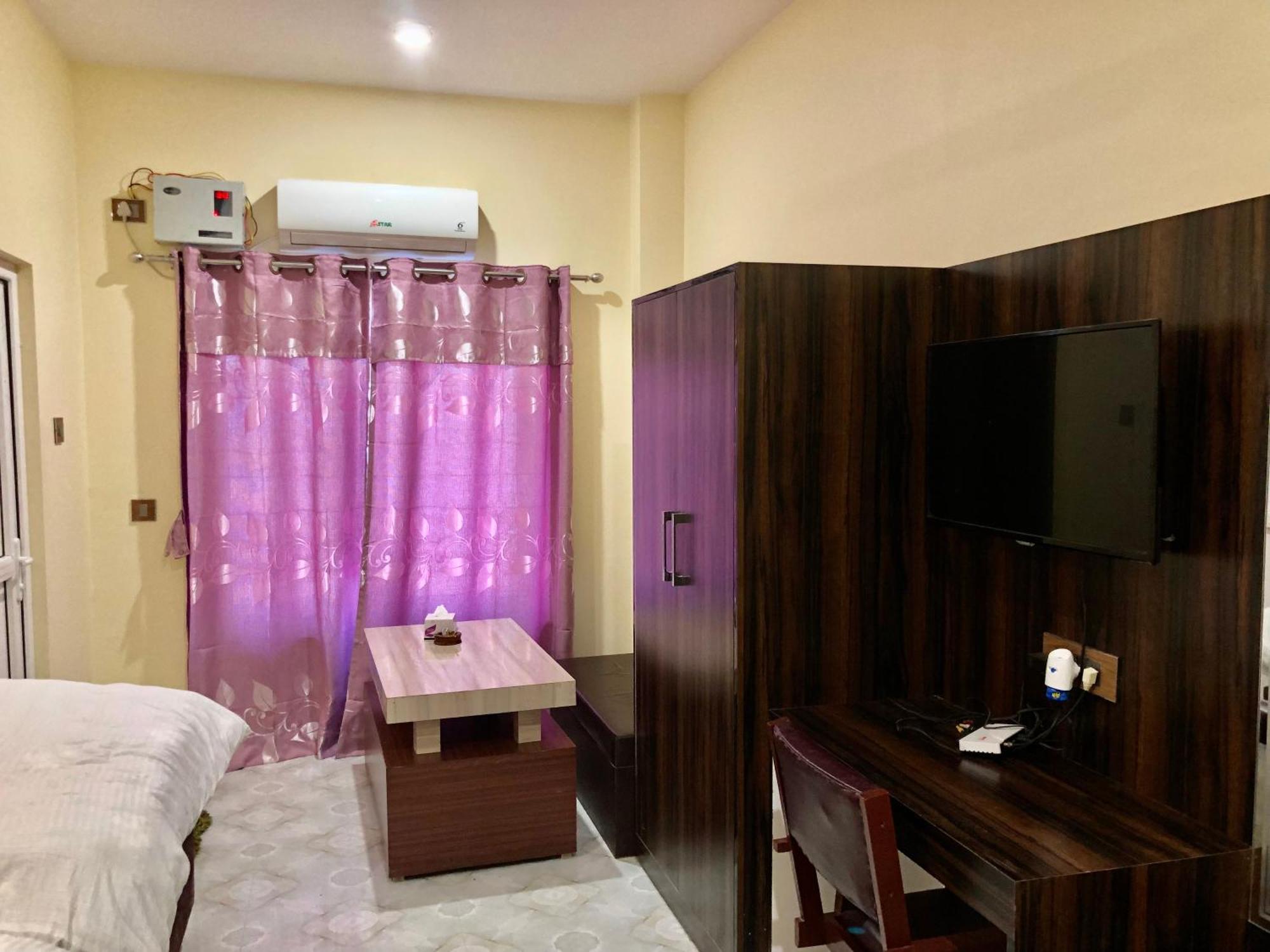 Hotel Hot Pot, Dhangadhi Bagian luar foto